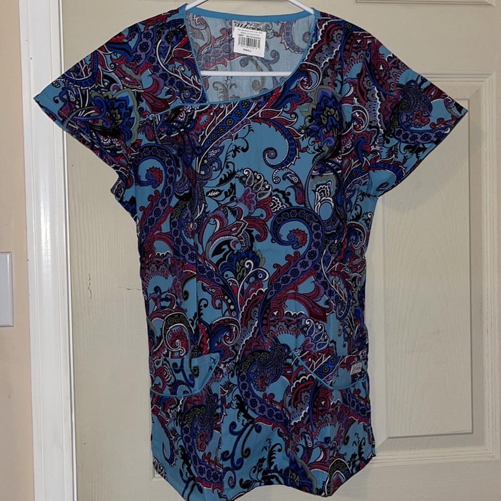 Uniform Advantage scrub top